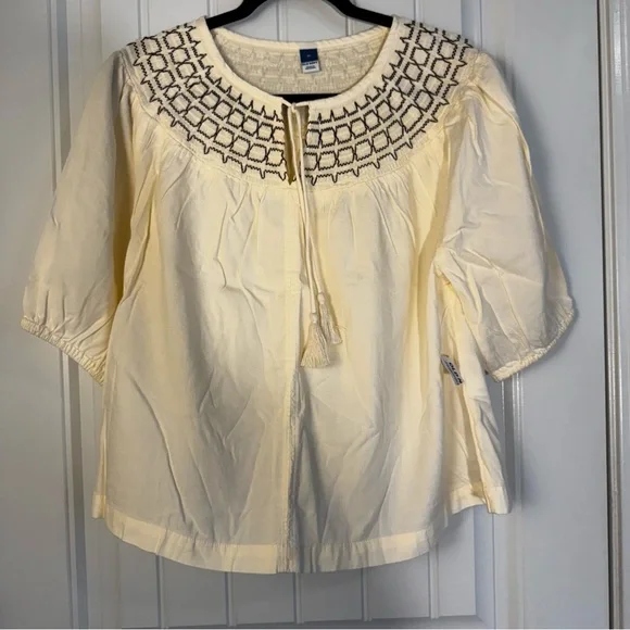 Old Navy Cream Blouse with Black Embroidery - Picture 1 of 5
